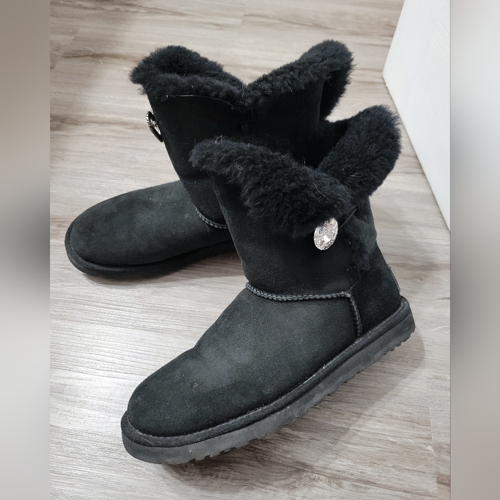 UGG Bailey Button Winter Boots Size 8